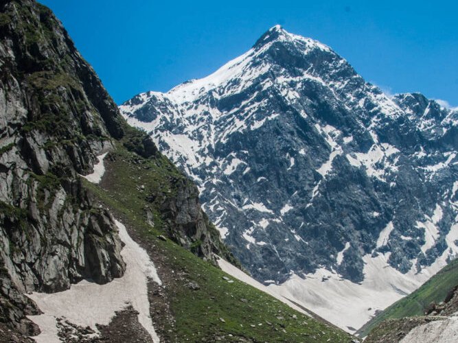 Sach Pass Hikers
